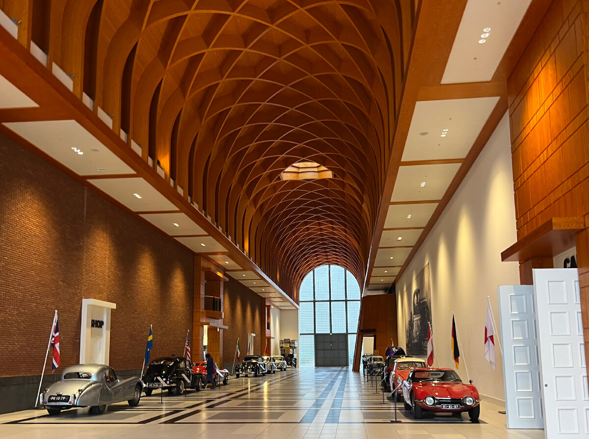 Первый этаж музея Лоумана. Фотография из личного архива. 