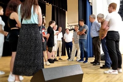    Депутат Мособлдумы Александр Легков на встрече с коллективом ДК «Космос» в Пересвете Сергиева Посада © Пресс-служба Московского областного регионального отделения партии "Единая Россия"