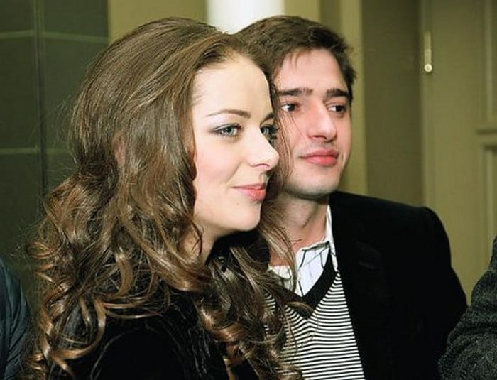 Марина Александрова. Настоящая фамилия и ее многочисленные романы Дотянуться до 