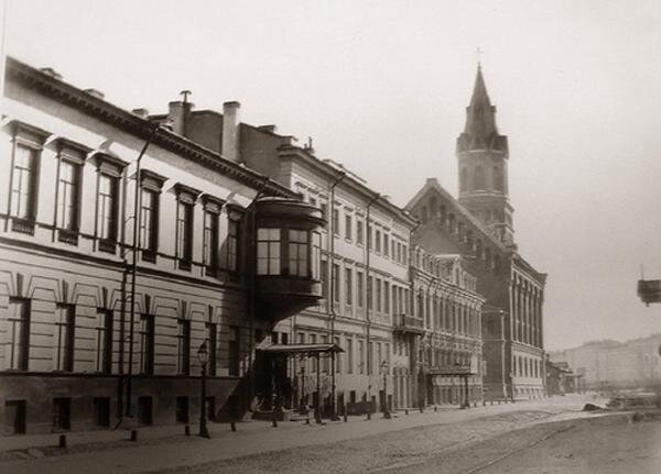 По Большой Морской ул. Дома 52, 54, 56. Фото Дж. Бианки 1865 г.