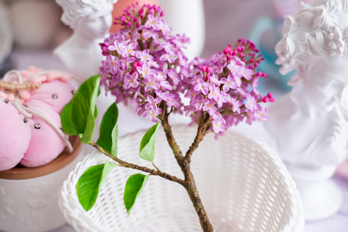 Сирень из холодного фарфора. Работа Марии Картавых. Фото: Юлия Сашнева