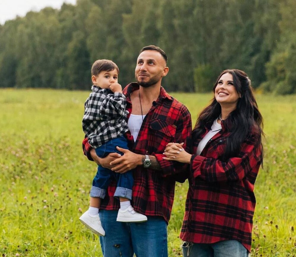 Арай Чобанян, Ирина Пинчук и их сын Давид (фото из Telegram)