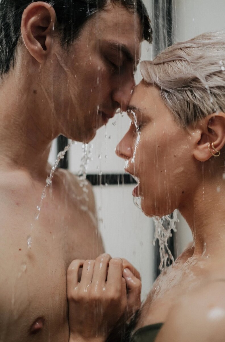 Что делает химию между людьми настоящей и уникальной? Это та непостижимая привлекательность и специальное взаимодействие, которое не может быть полностью объяснено научными терминами.