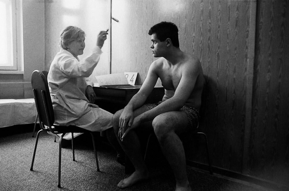 следим за молоточком...