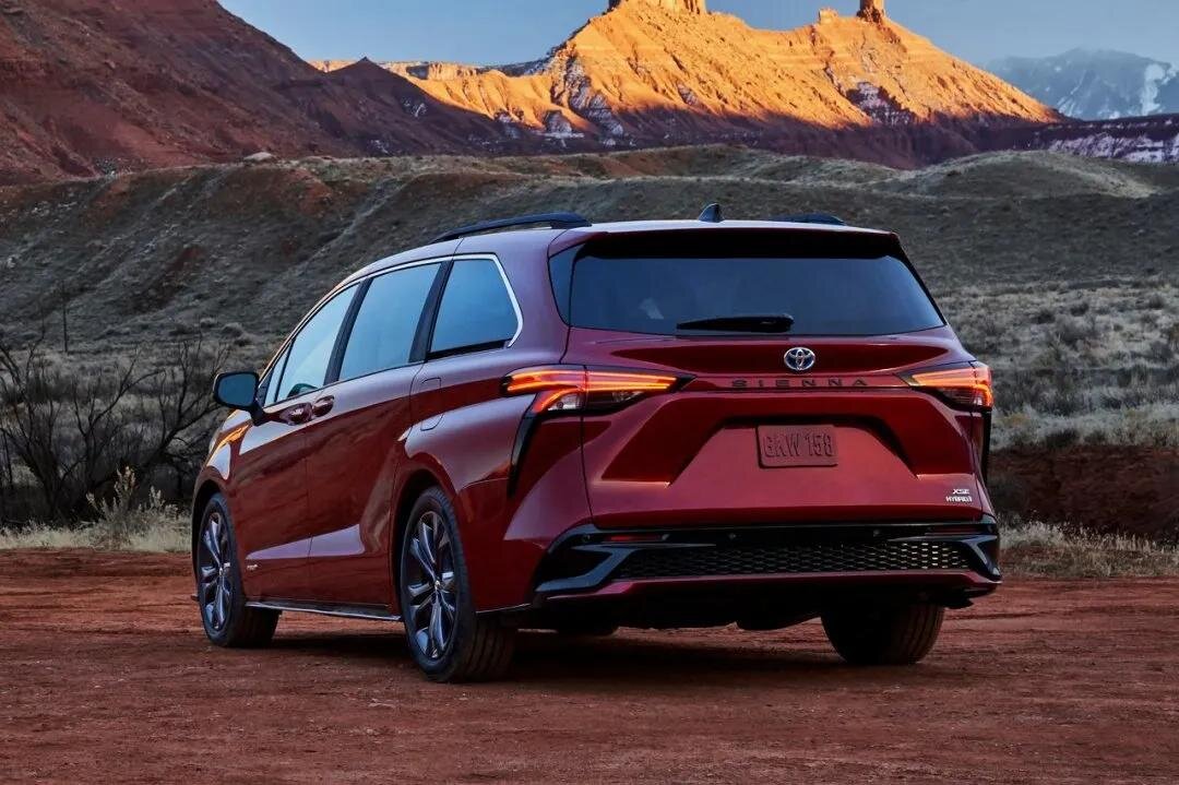 Тойота 2020 года. Тойота Sienna 2021. Toyota Sienna 2020. Тойота Сиента 2021. Тойота Сиенна 2022.