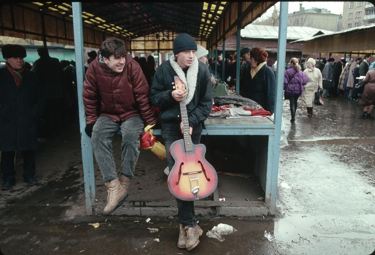 Тишинский рынок, зима 1990-91, фото Питера Тернли