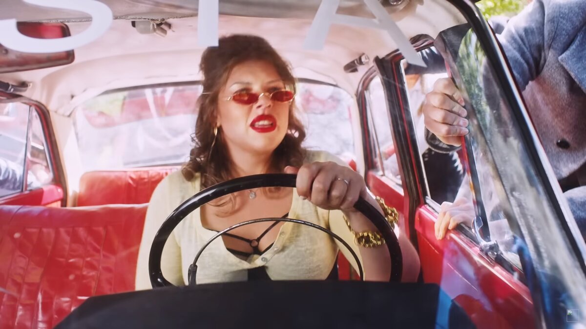 Кадр из клипа Ленинград - Москвич