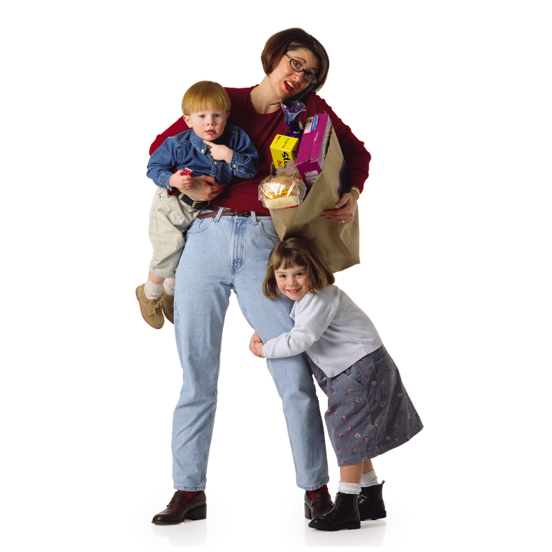 Женщина с ребенком. Женщина с ребенком и сумкой. Сумка для мамы и ребенка. Уставшая женщина с детьми. Вместо ребенка муж