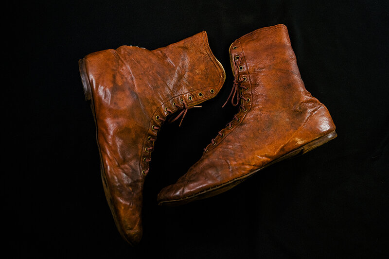 Обувная пара для занятий борьбой или боксом, начало ХХ века. Фото: Станислава Новгородцева
