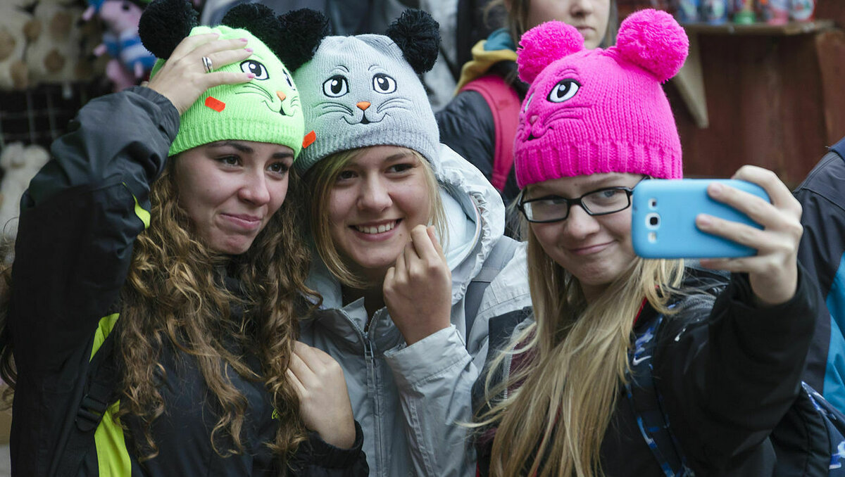     Ростов-на-Дону с декабря активно украшают к Новому году, а у горожан появились новые места для праздничных селфи. Какие зоны лучше всего подходят для этого, в материале RostovGazeta.