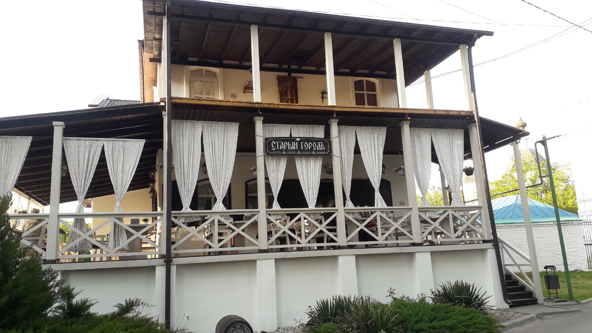 Летняя веранда и главный вход