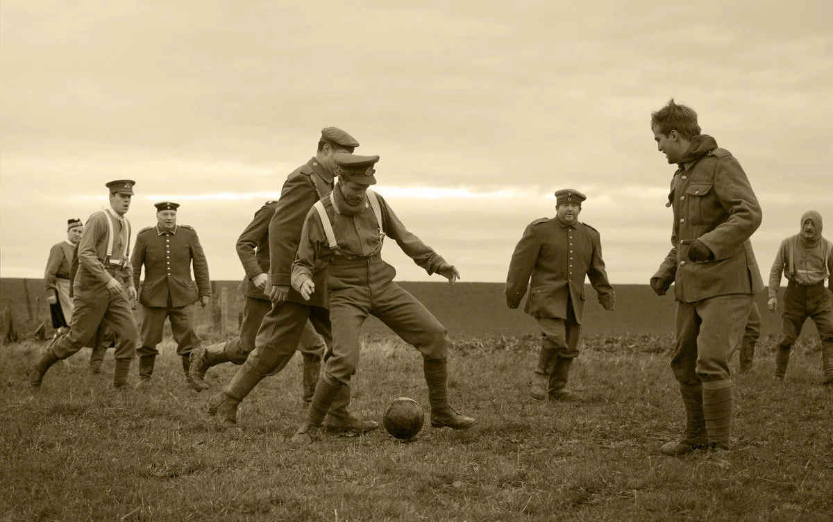 Рождественское перемирие 1914. Рождественское перемирие 1914 футбол. Рождественское братание 1914. Первая мировая Рождественское перемирие.