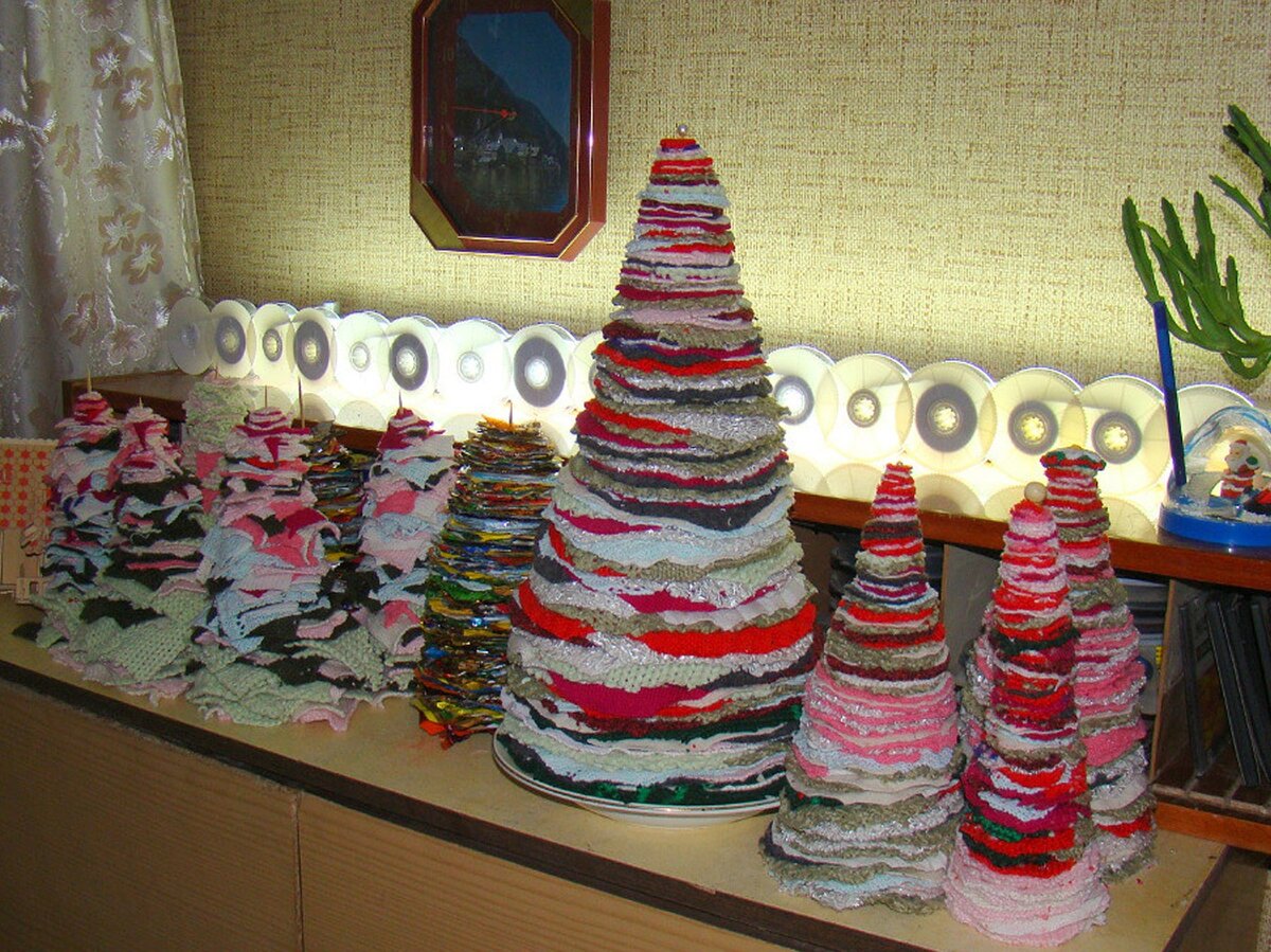 Бумажные и трикотажные 😊 Елки разные нужны, ёлки разные важны