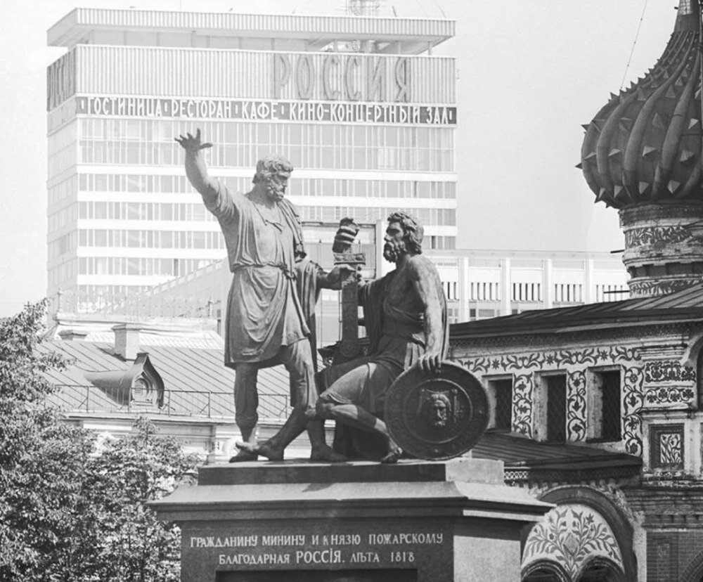 Так выглядел памятник в советские годы