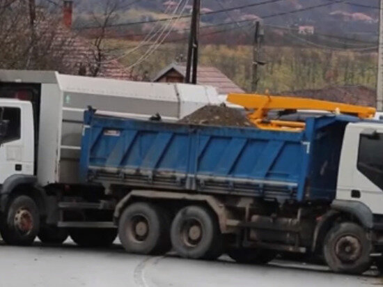     фото: баррикады на севере Косово. кадр видео, источник: соцсети