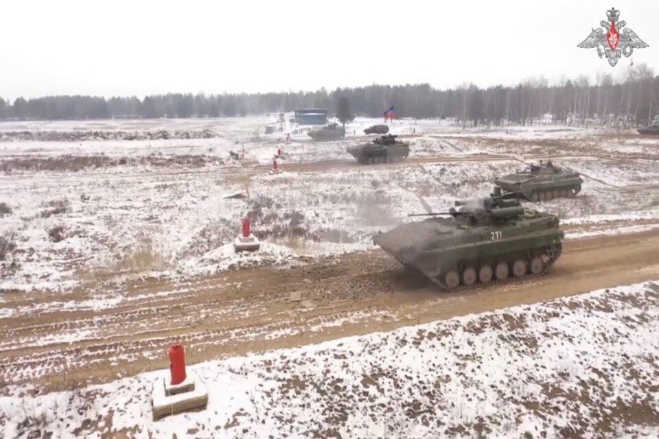     Российские военнослужащие продолжают боевую подготовку на полигонах Беларуси. Фото: скриншот с видео, опубликованного в телеграм-канале Министерства обороны России