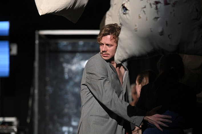     фото с репетиции спектакля    
 Фото: alexandrinsky.ru