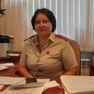 «Роспотребнадзор торговлей в несанкционированных  местах не занимается. Это зона ведения исключительно УМВД и Департамента  сельского хозяйства и потребительского рынка. Наше ведомство имеет дело  только с законными субъектами предпринимательства - ИП, ООО. Если мы  получим жалобу на товар с лотка, мы это заявление можем только переслать  в полицию, чтобы они пресекли факт незаконной торговли. Так что про  торговлю с лотков мы сегодня даже не говорим, исходим из того, что наш  потребитель - человек мыслящий, просто не будет там ничего покупать», -  отметила главный специалист-эксперт.