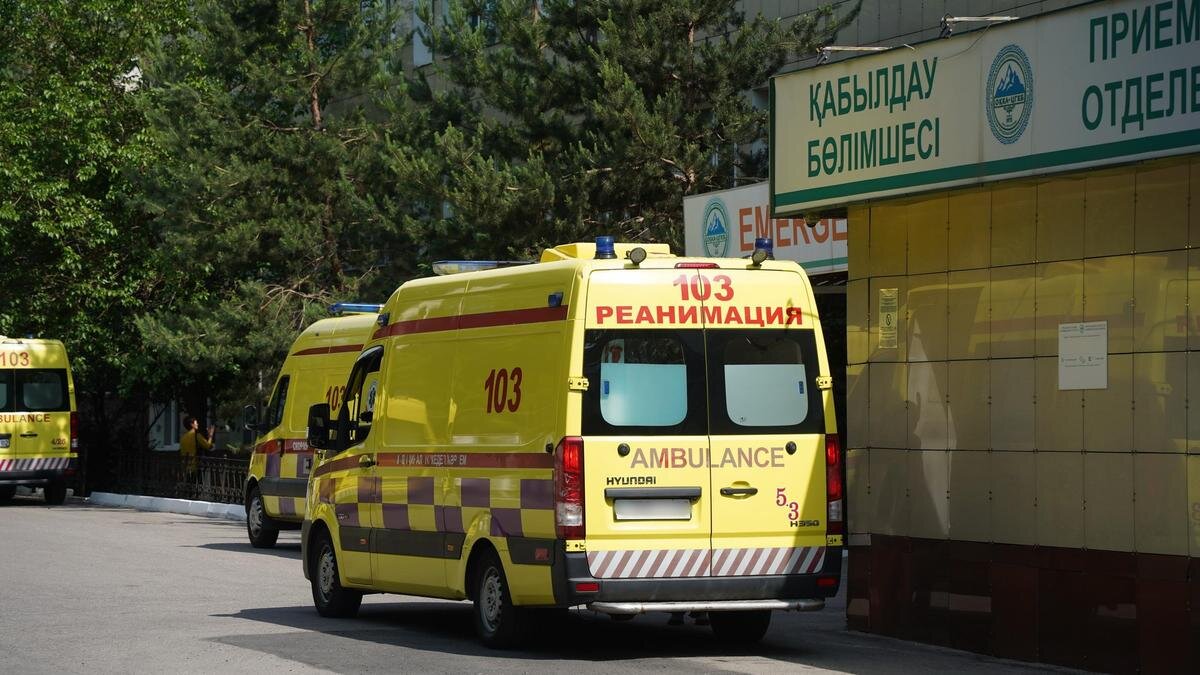    Карета скорой помощи:NUR.KZ/Владимир Третьяков