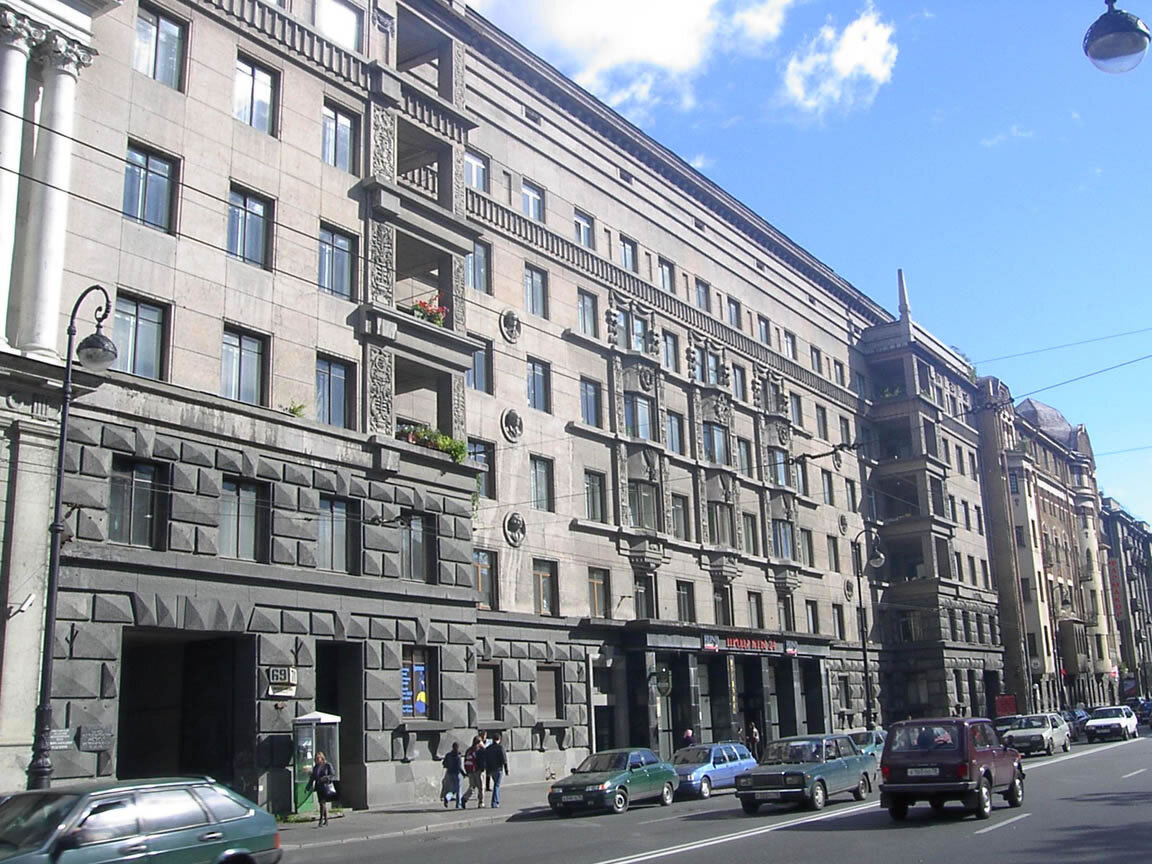  Дом на Каменноостровском (бывший Кировский пр., 69/71)