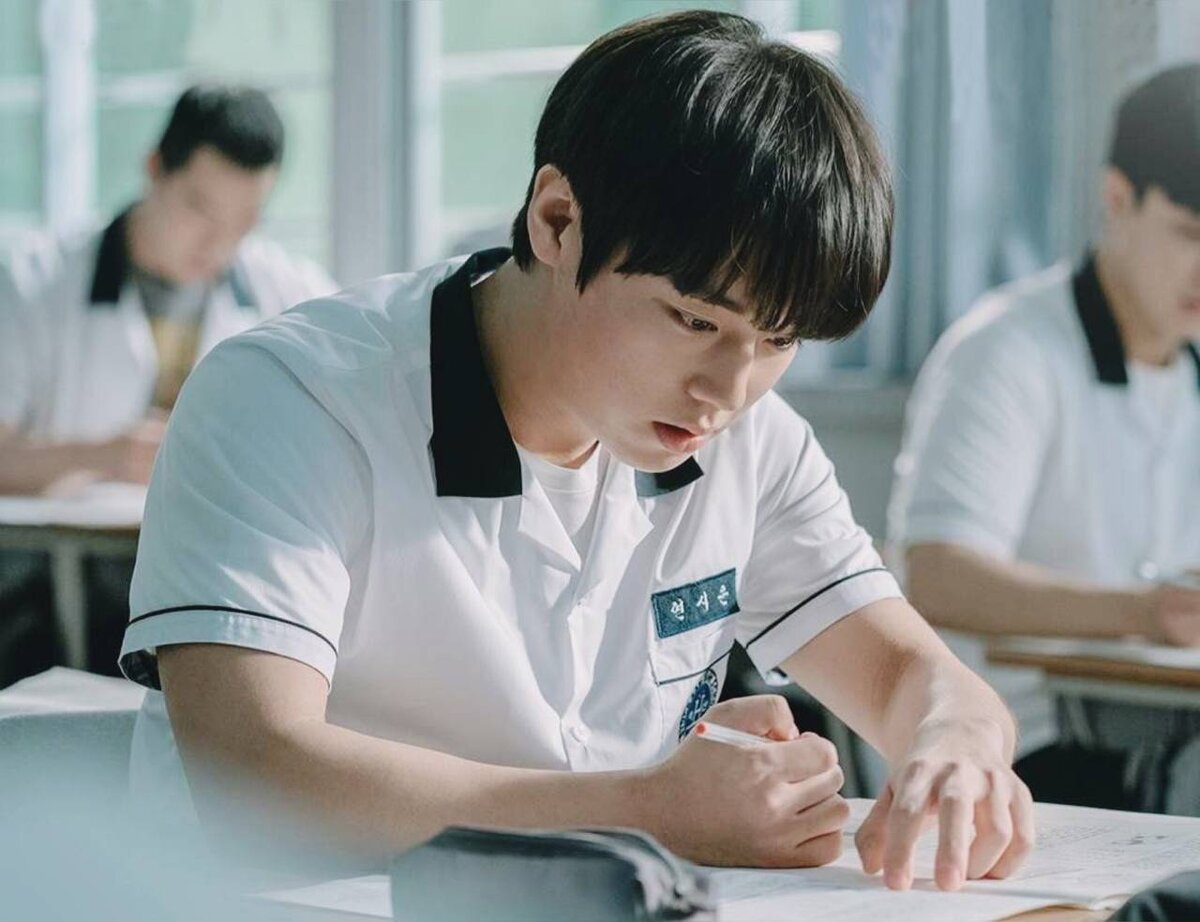 Дорама «Слабый герой», 2022 г.