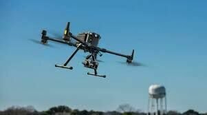     Военные Южной Кореи произвели предупредительные выстрелы по вторгшемуся в воздушное пространство страны беспилотному летательному аппарату (БПЛА).