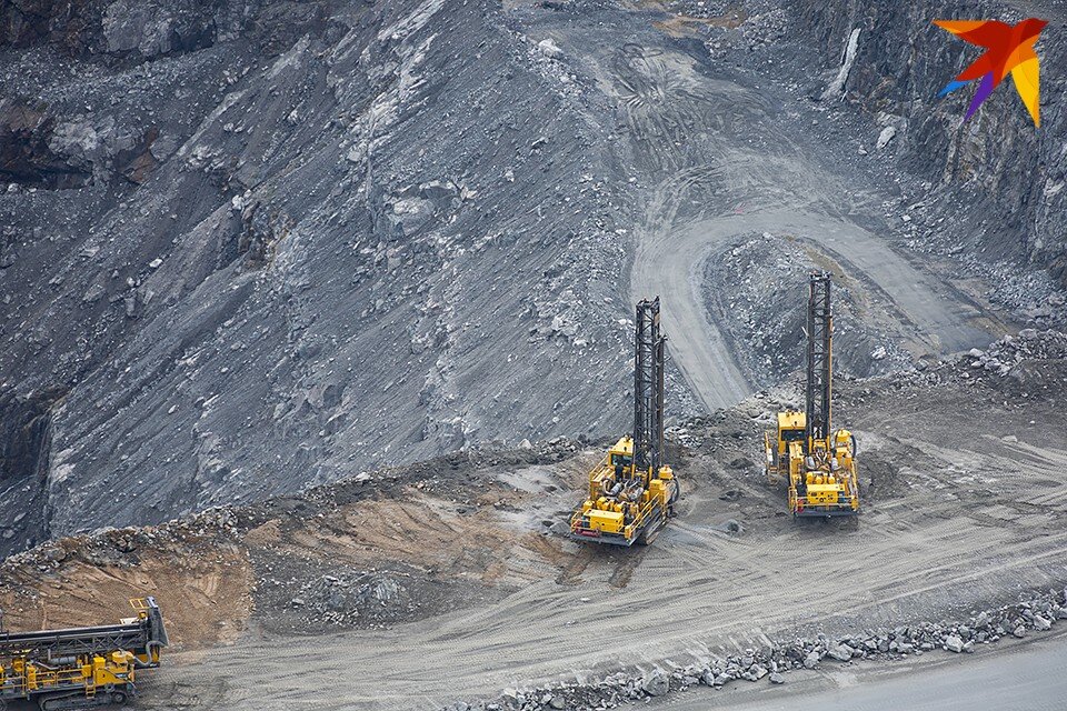     В 2023 году пройдут аукционы на право освоения двух месторождений в Ловозерском районе Мурманской области. Антон ЗАБИРОВ