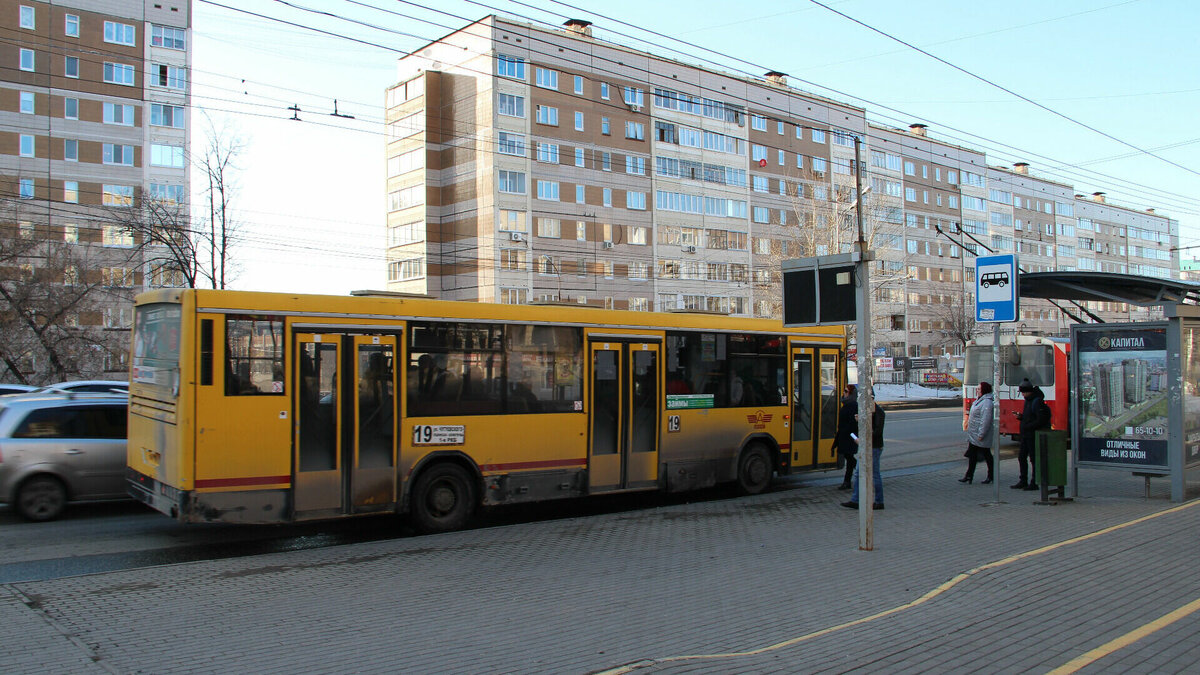 Потерявший управление автобус въехал на территорию … Foto 16