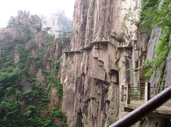 Cum arată cel mai periculos traseu de drumeții din lume