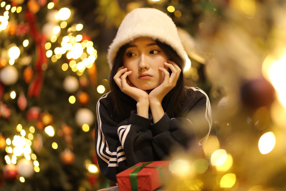     Как провести Новый год и праздники в одиночестве: 5 способов не впасть в уныние