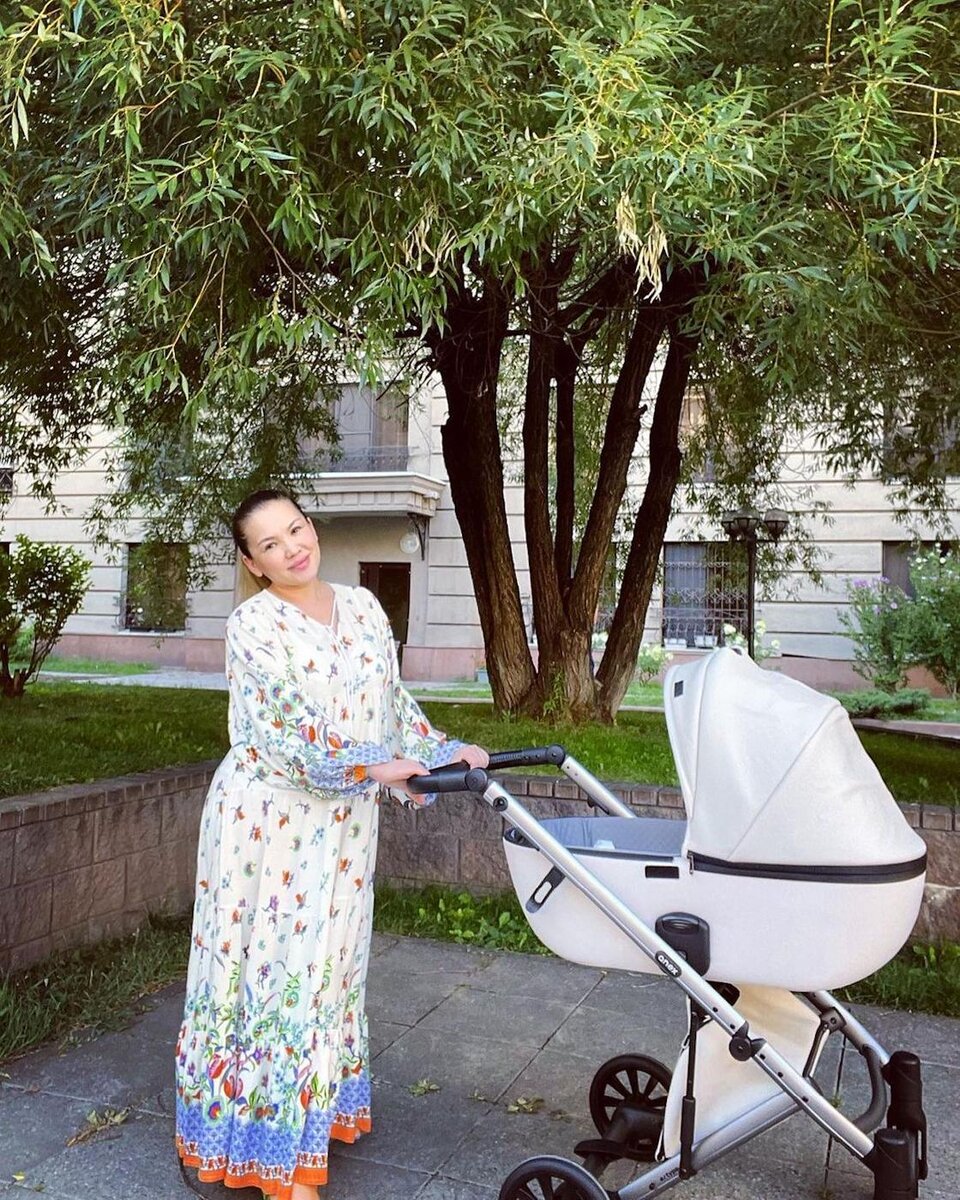    Макпал Исабекова:instagram.com/makosyai