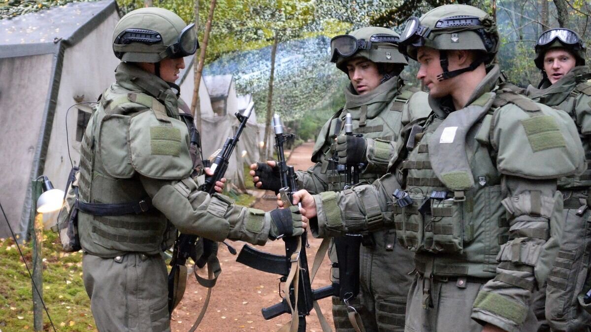    Военнослужащие вооруженных сил РФ во время учений вооружённых сил России и Белоруссии на Лужском полигоне в Ленинградской области. 14 сентября 2017© РИА Новости / Павел Герасимов