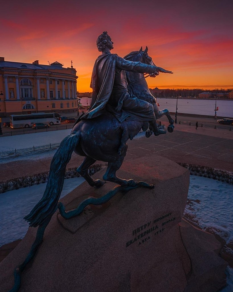 Статуи петербурга