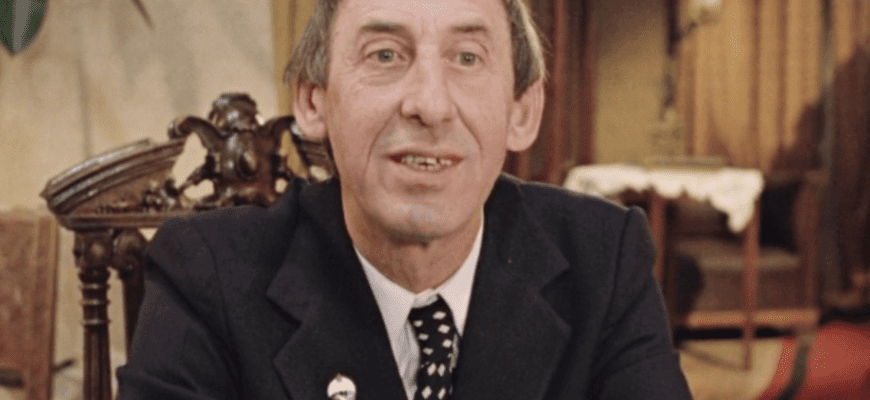    Владимир Басов. Кадр из фильма "Москва слезам не верит" Ольга Петрова