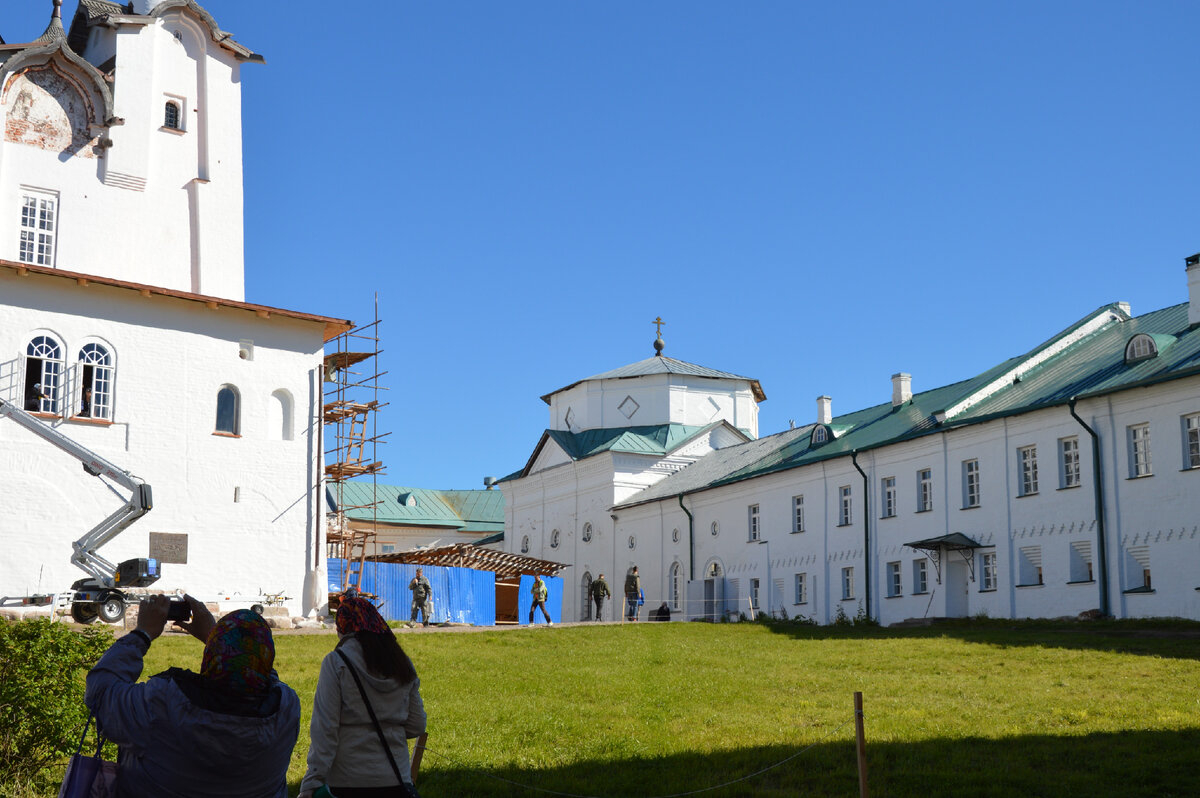 Реставрация идет.