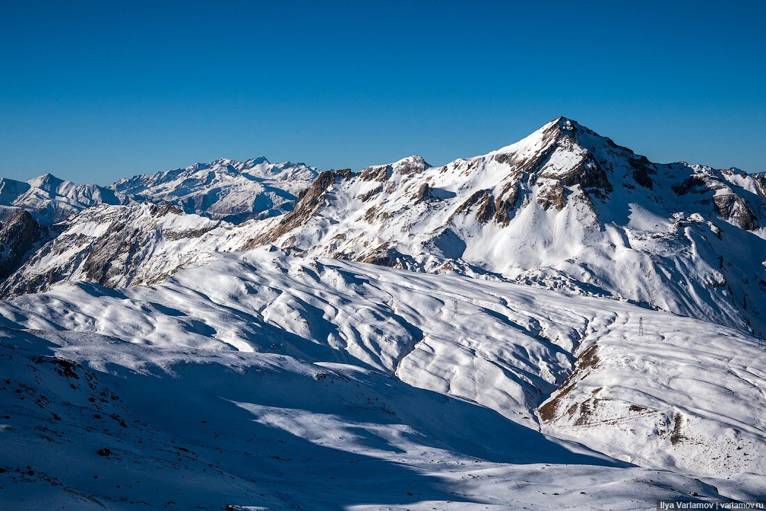 высокий пик. гора казбек и эльбрус. гора дыхтау (5204). хан-тенгри. вершина макалу с эвереста.