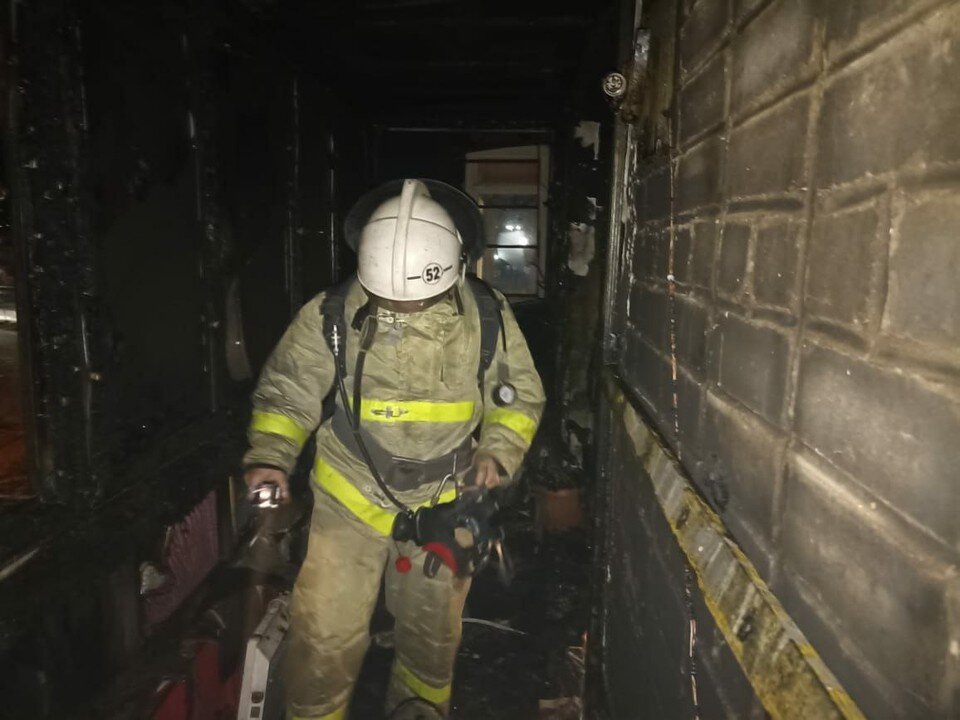     Сообщение о возгорании поступило на пульт диспетчера в 0:15.  Министерство ГОЧС Приморского края