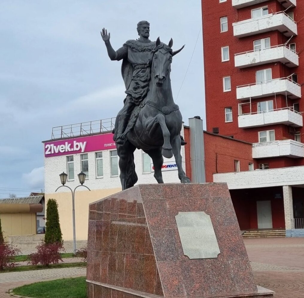 Полоцк. Памятник Всеславу Чародею.