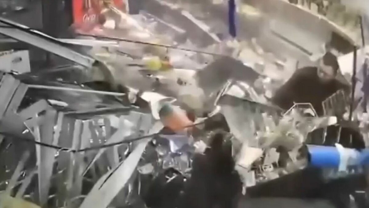     Пьяный водитель на Chevrolet Lacetti врезался в продуктовый павильон в микрорайоне Недостоево в Рязани. В момент инцидента в магазине находились два человека. В пресс-службе госавтоинспекции Рязанской области сообщили об одном пострадавшем.