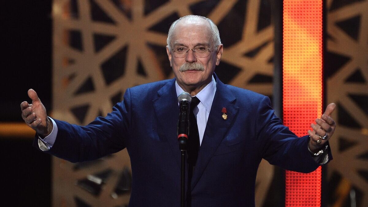    Режиссер, председатель Союза кинематографистов России Никита Михалков на торжественной церемонии вручения кинопремии "Золотой орел", учрежденной Национальной Киноакадемией© РИА Новости / Максим Блинов