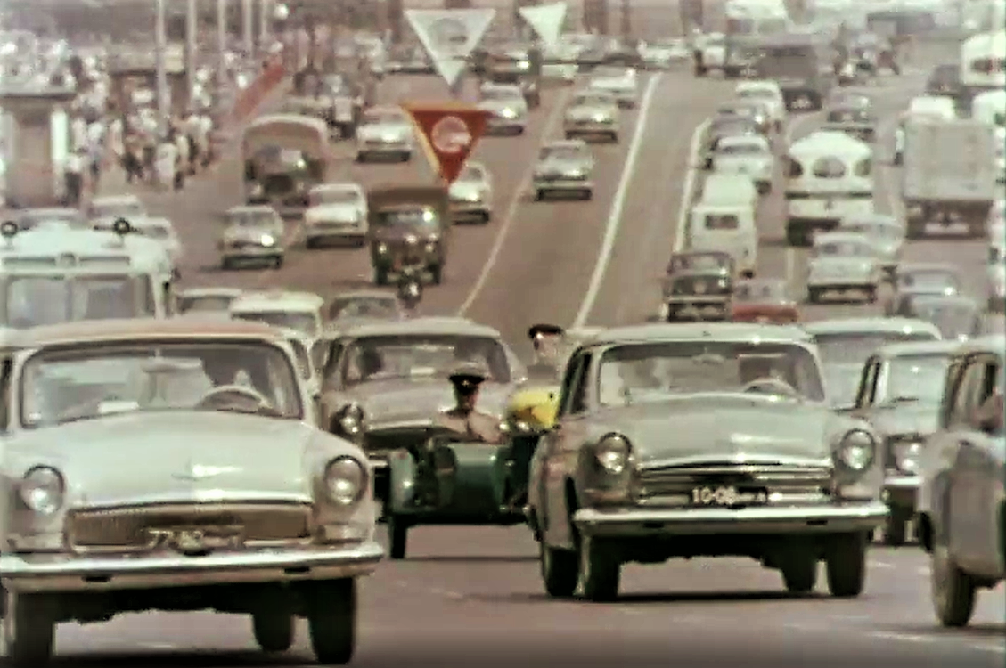 Кадр из телефильма "13 поручений" (1969)