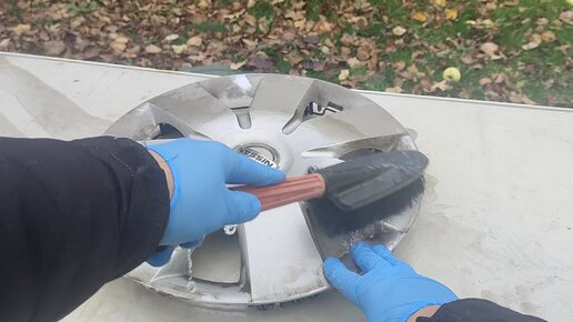 Мало кто знает секрет самоделки из автомобильного колпака.Пожалуй ...