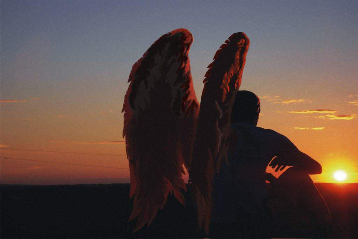 Видишь крылья за спиной. Крылья за спиной. Ангел на закате. Человек с крыльями. Человек с крыльями на закате.
