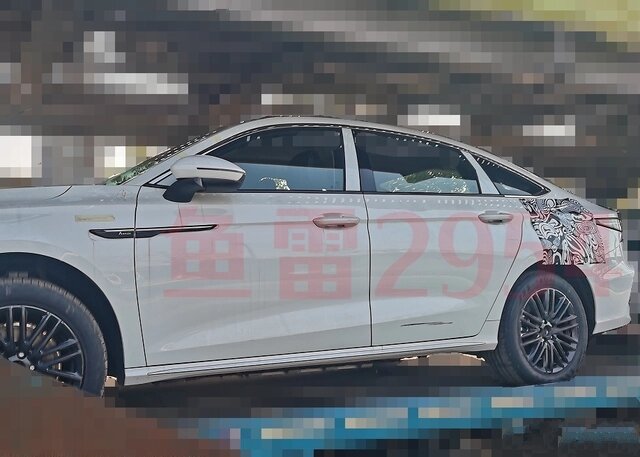 На фото из соцсети: гибридный седан Chery Arrizo 8