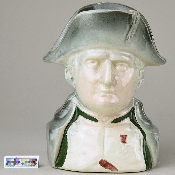 древние копилки. копилка 19 века. древние копилки. копилка историка 9. сейф антикварный 1151 в.