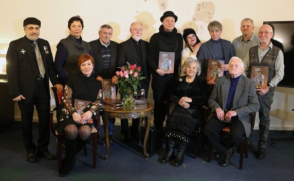  Нижний ряд(слева направо) : Ирина Барсегян, Галина Балашова, Игорь Балашов