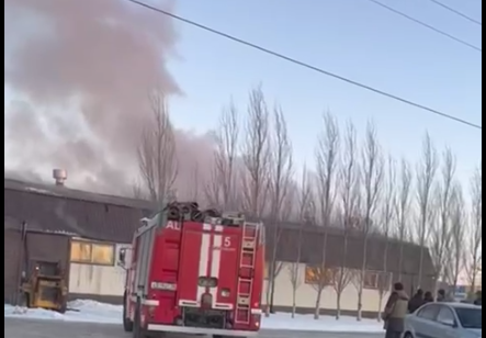    Под Оренбургом горит склад в поселке Ивановка Белов Михаил Александрович