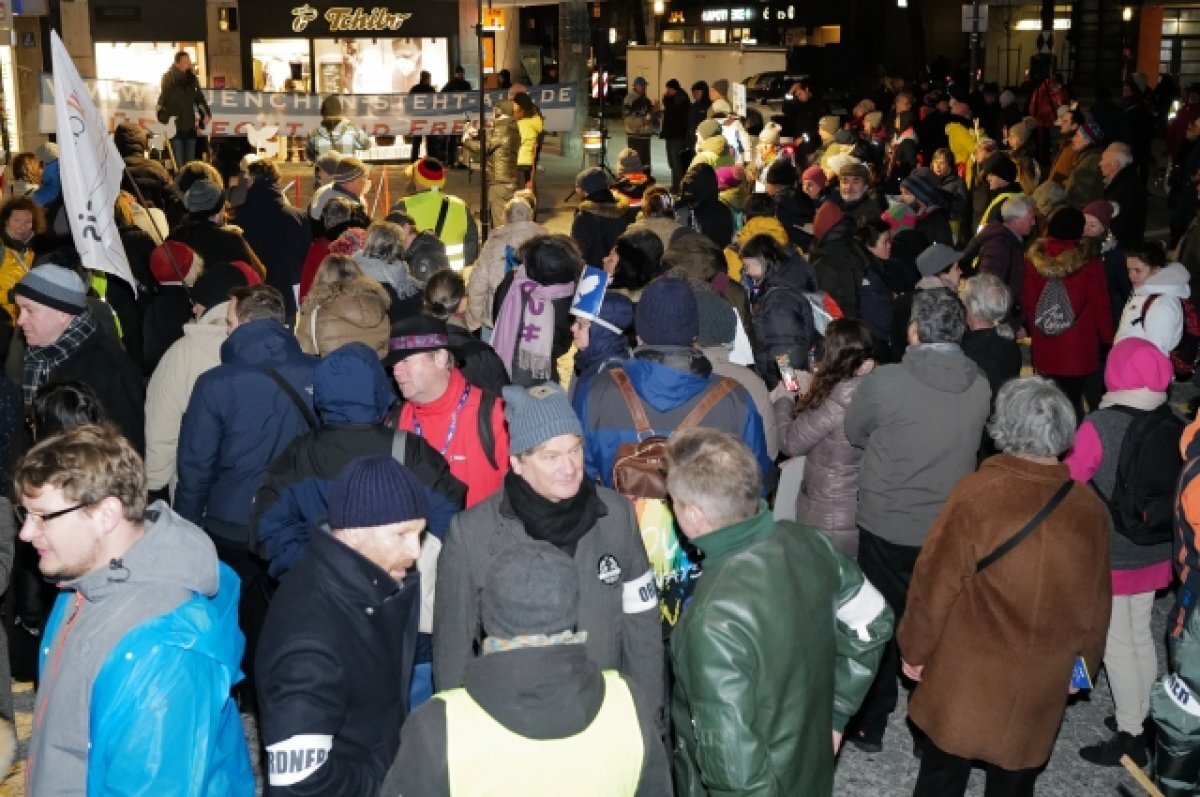    В Мюнхене состоялся масштабный митинг против поставок вооружения Киеву