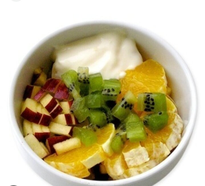 Фруктовый салат с йогуртом 