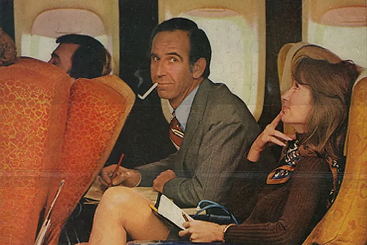 можно ли незаметно. штопка джинсов. штопка дырки на футболке. нитки для бирок. попа в общественном транспорте.